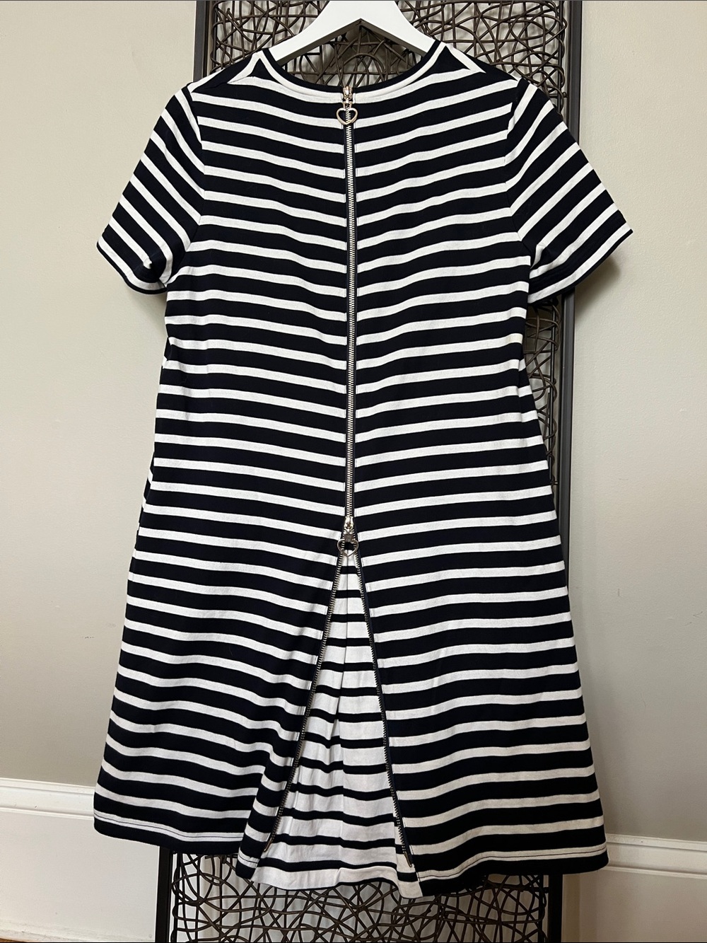 Kate Spade NY striped t-shirt dress gold zip back reveal pockets black white M